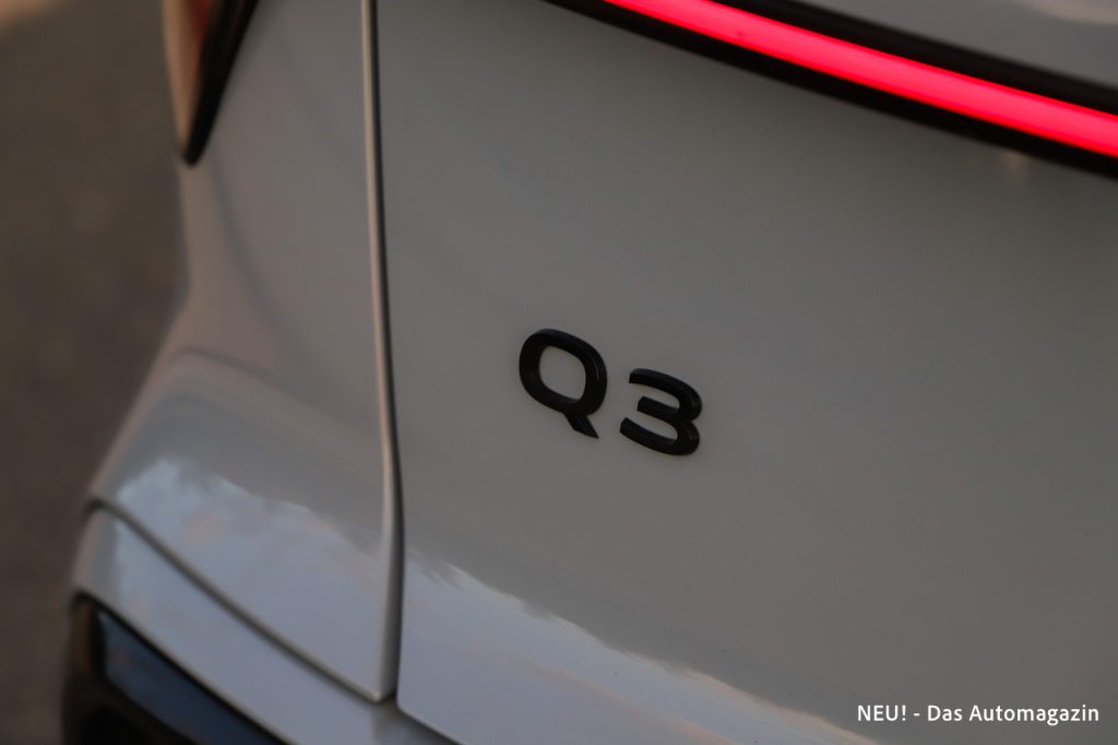 Q3 Badge