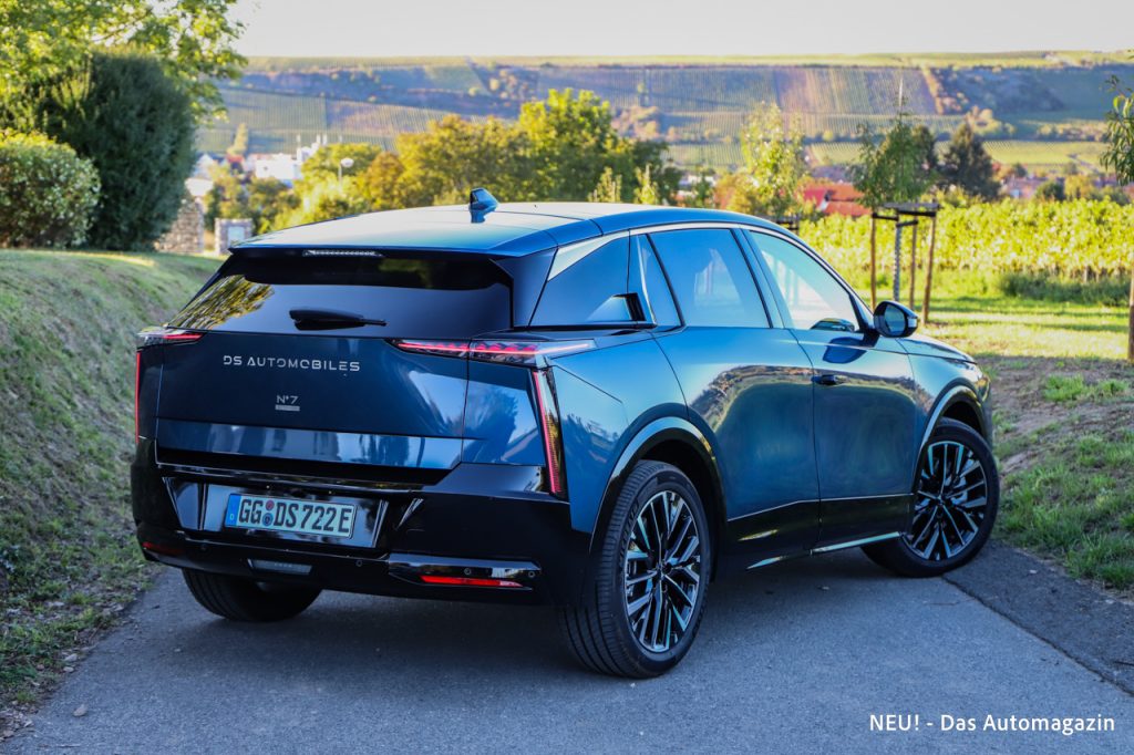 DS No.7 E-Tense rear