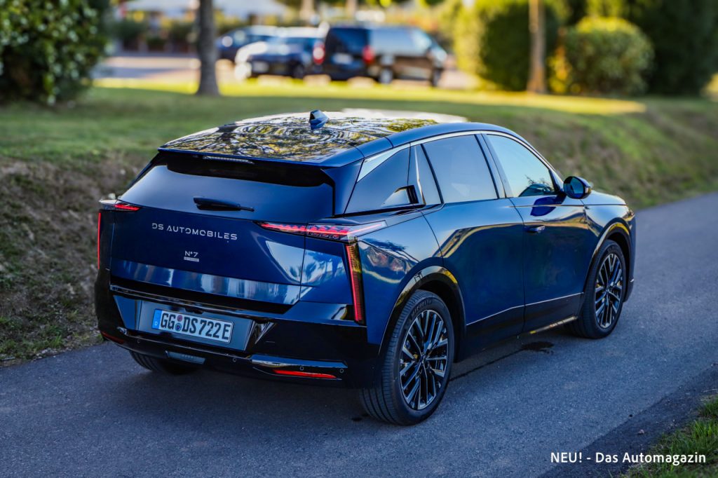 DS No.7 E-Tense hinten