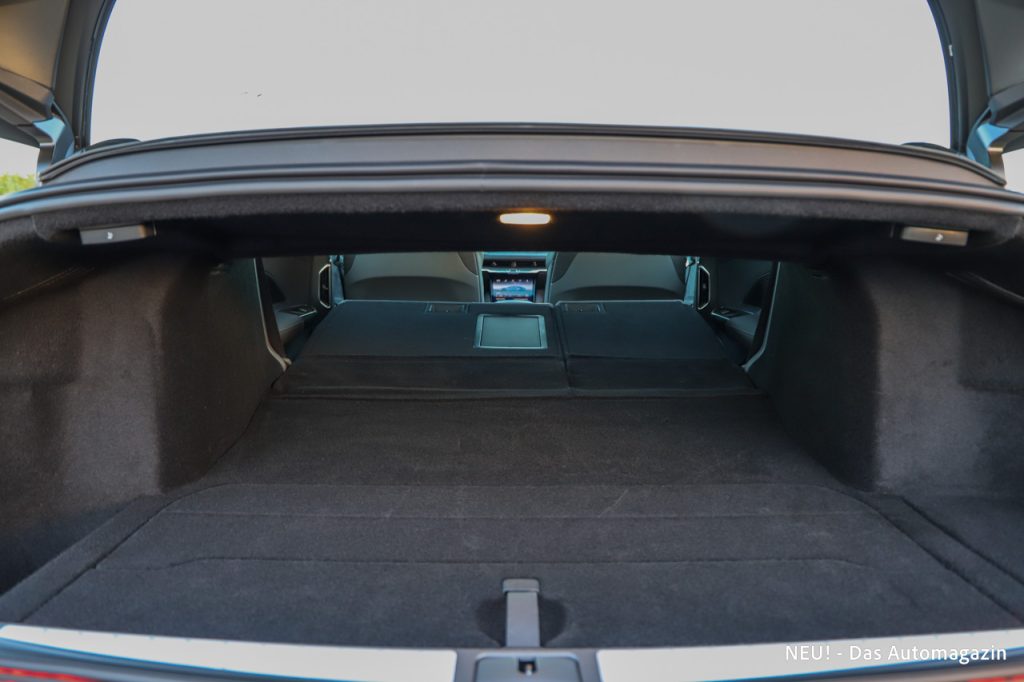 Lucid Air Sapphire Laderaum