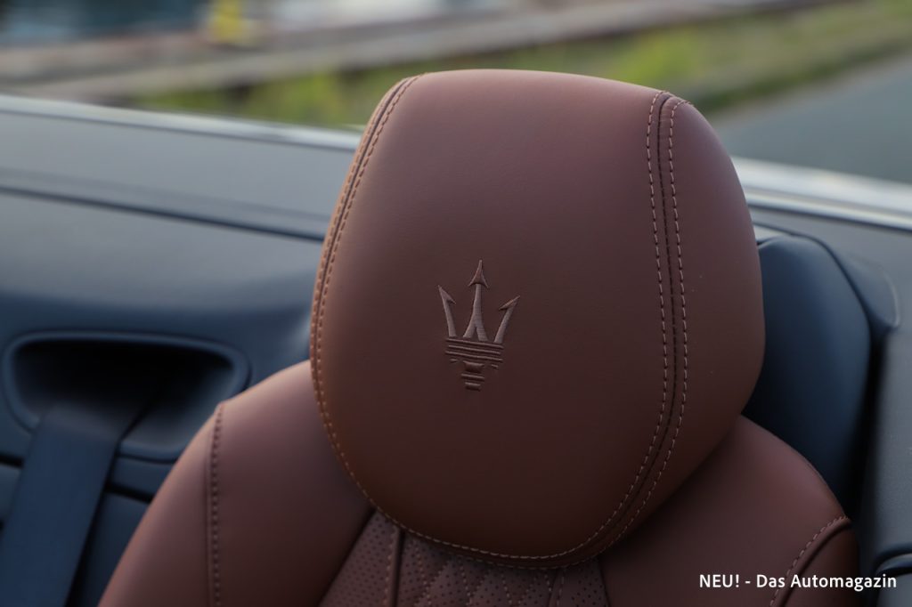 Maserati GranCabrio Folgore Kopfstütze Dreizack
