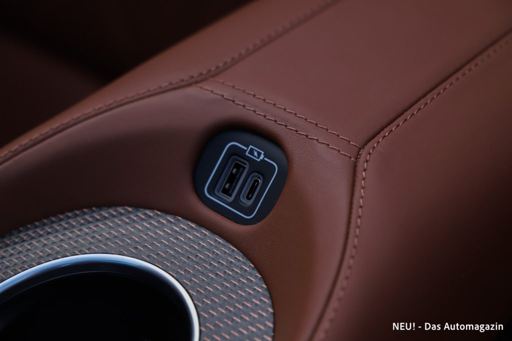 Maserati GranCabrio Folgore USB Slots hinten