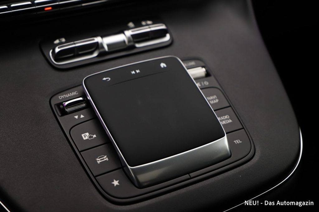 Mercedes-Benz V 300d 4Matic Touchpad