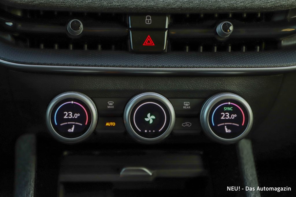 Skoda Superb Combi 4x4 Smart Dial