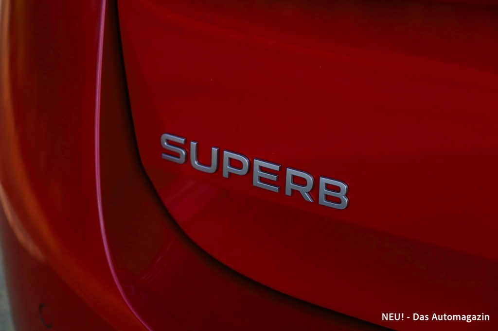 Superb Schriftzug
