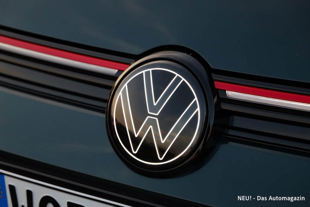 VW Golf GTI Edition 50 beleuchtetes VW Logo